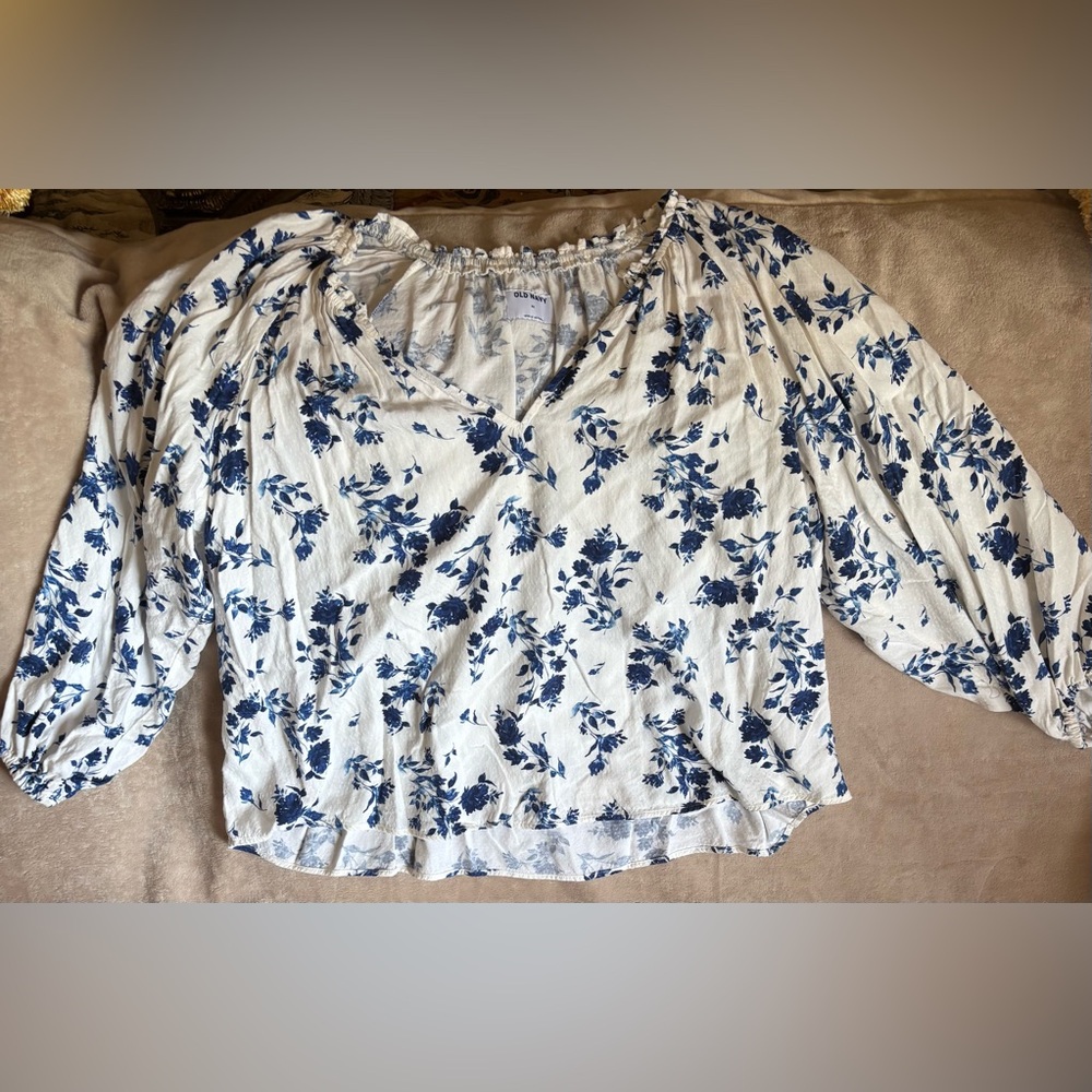Old Navy Blue and White Floral Blouse Women’s Plus 2X/3X